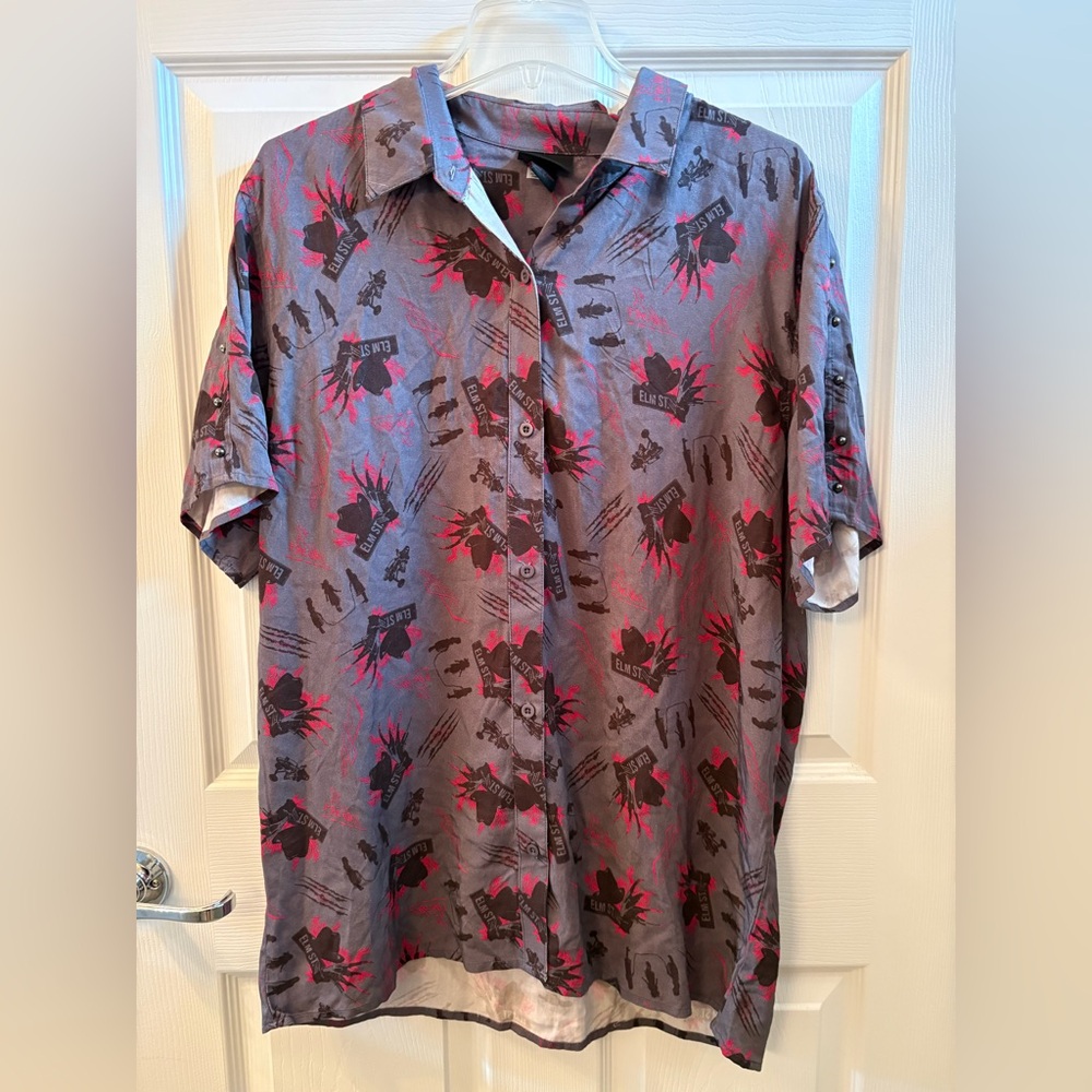 A Nightmare On‎ Elm Street Short Sleeve Button Up Shirt Size Large
